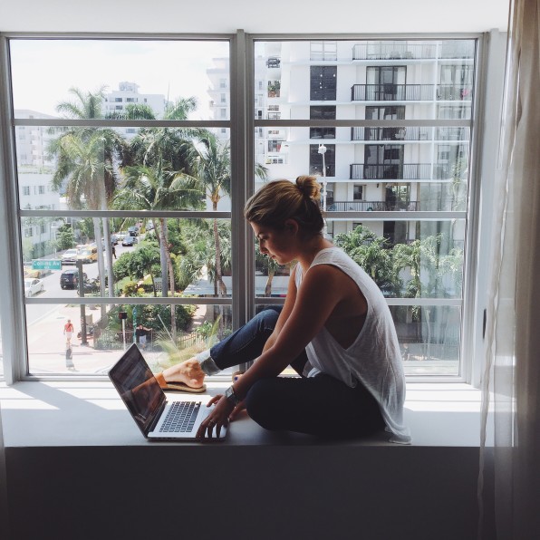 femme devant pc