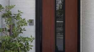 Porte d'entrée vitrée : alliez lumière, sécurité et personnalisation à votre façade
